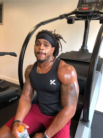 Male customer in Kewlioo sweat vest in the gym